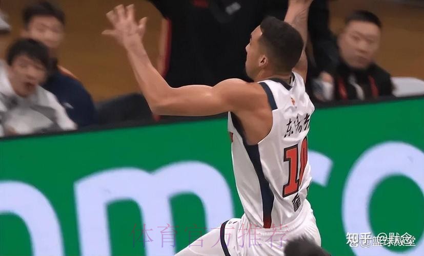 广东首节大胜辽宁！三外轰27分，胡明轩状态低迷，辽宁众人打铁！